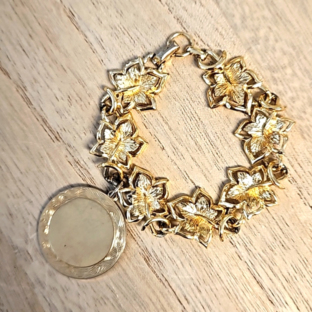 CORO gold tone floral leaf link bracelet engravable disc charm vintage signed - Picture 2 of 6